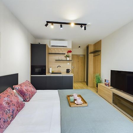 Modern Studios With Air Conditioning In Downtown Krakow By Noclegi Renters Ngoại thất bức ảnh